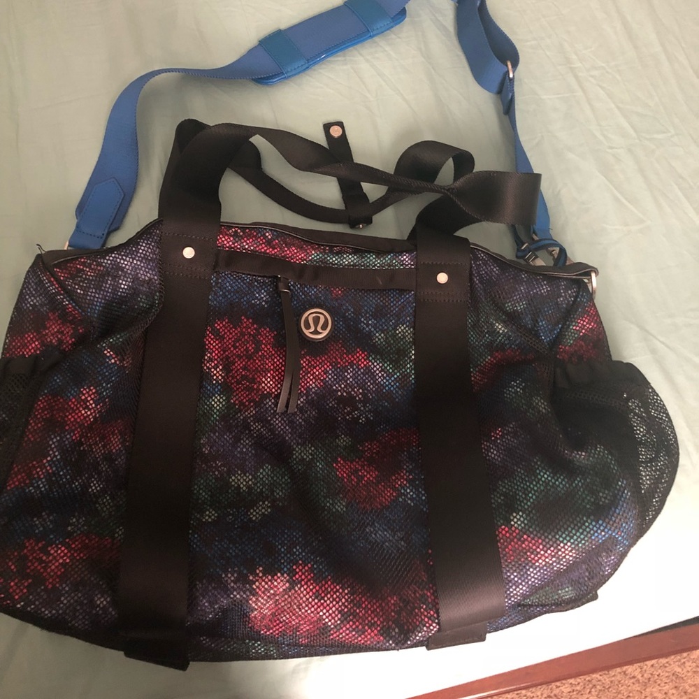 Lululemon Run On duffle in Petal Pop